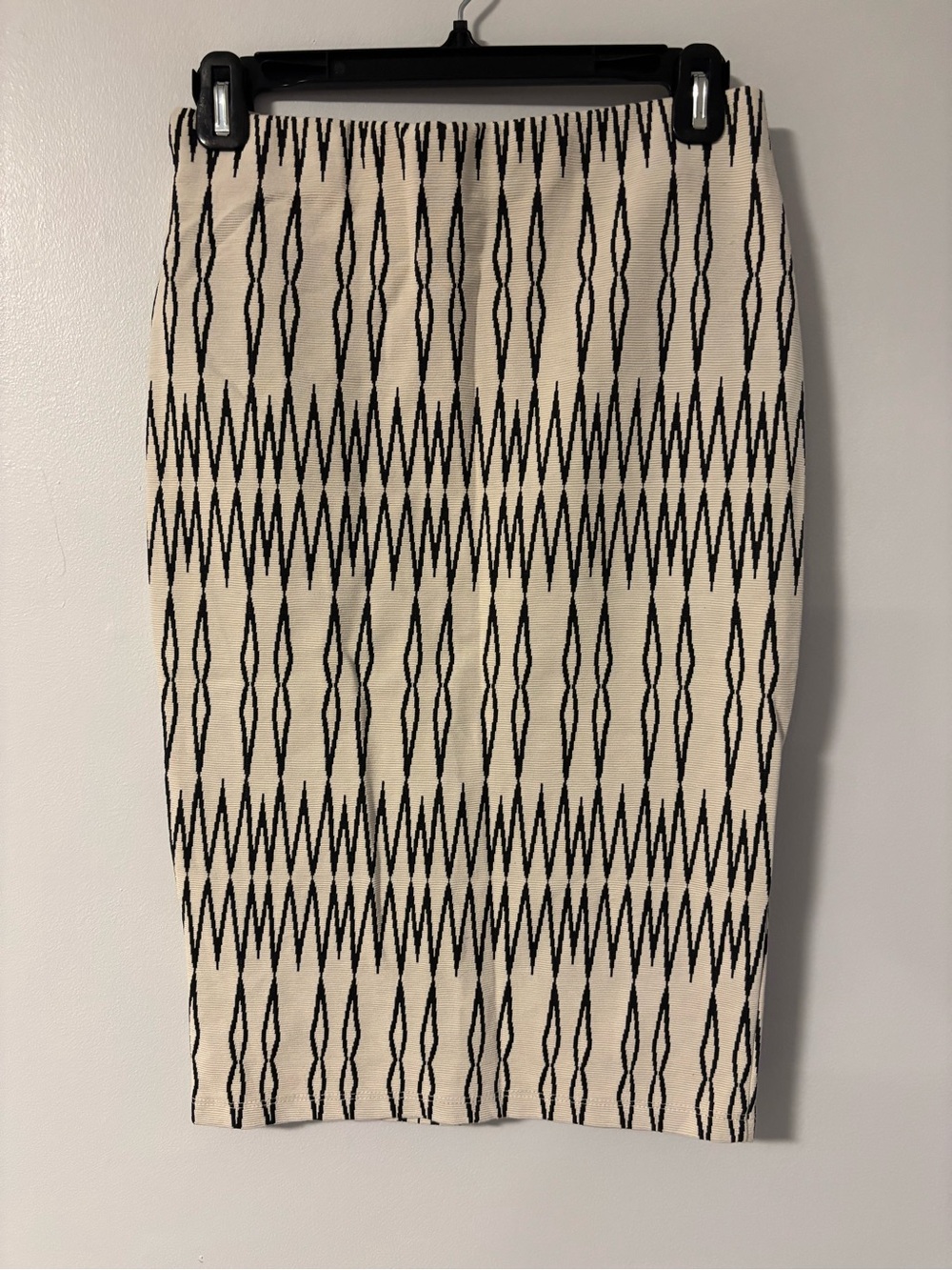 ZARA Geometric Knee Length Black Cream White Midi Pencil Skirt Slit Size Medium